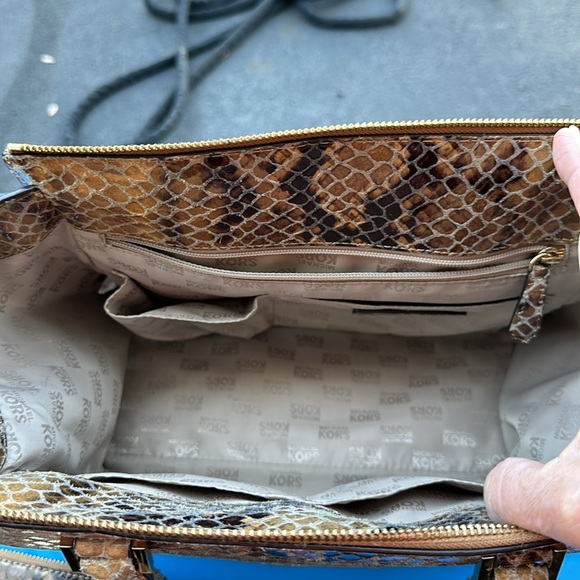 Micheal Kors leather bag and wallet in good shape one set only - Picture 5 of 7